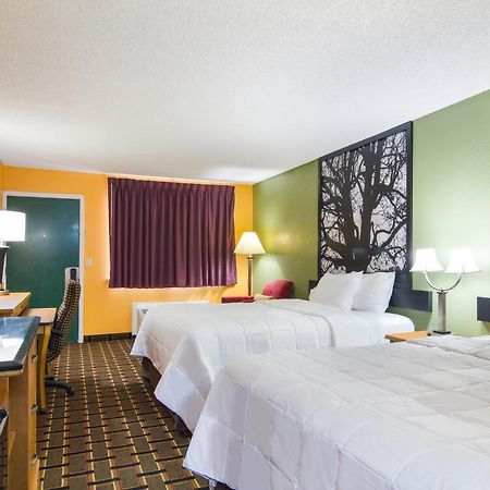 Americas Best Value Inn دارين المظهر الخارجي الصورة