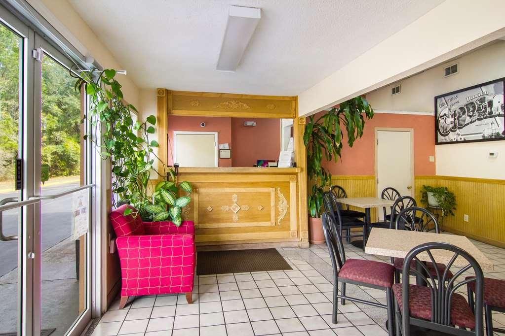 Americas Best Value Inn دارين المظهر الداخلي الصورة