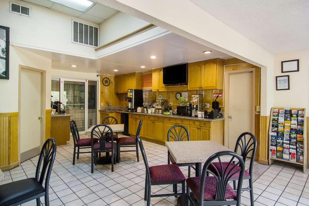 Americas Best Value Inn دارين المظهر الخارجي الصورة