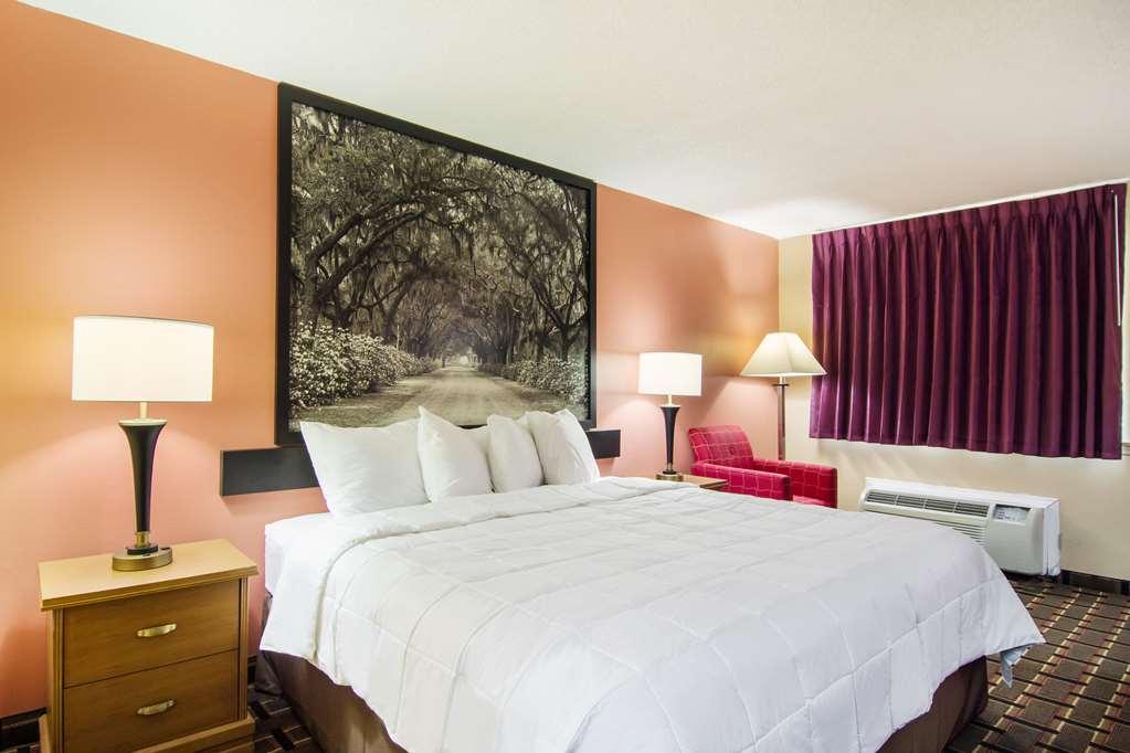 Americas Best Value Inn دارين الغرفة الصورة