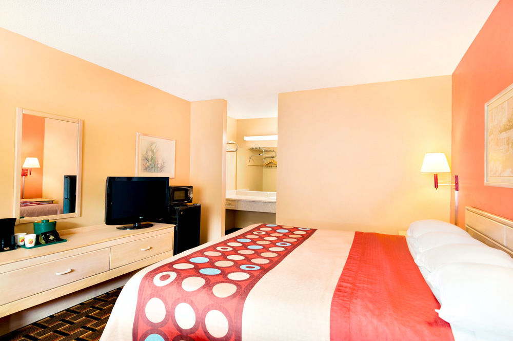Americas Best Value Inn دارين المظهر الخارجي الصورة