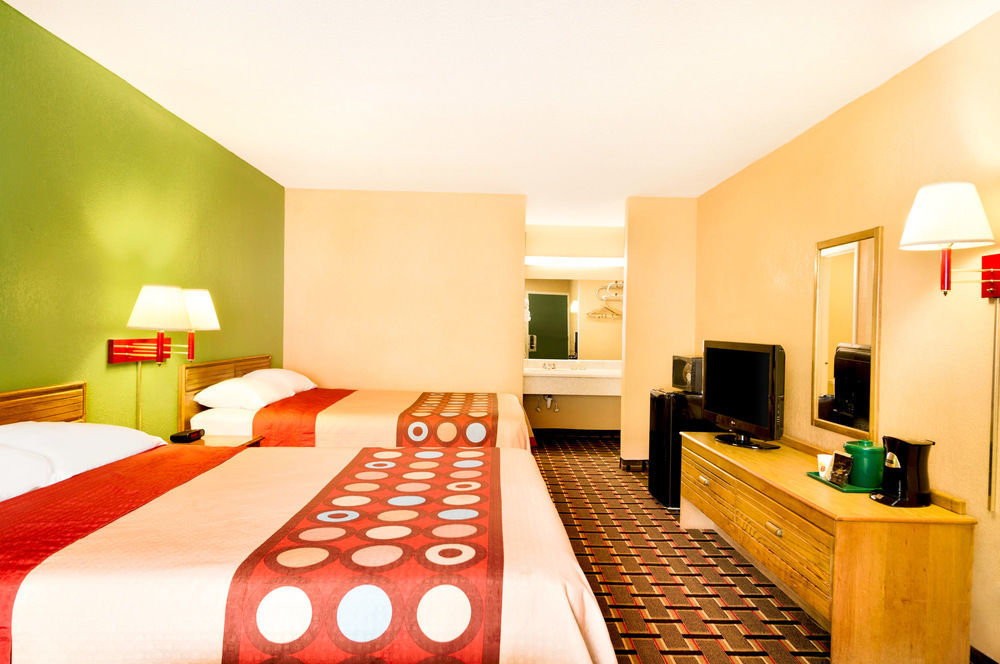 Americas Best Value Inn دارين المظهر الخارجي الصورة