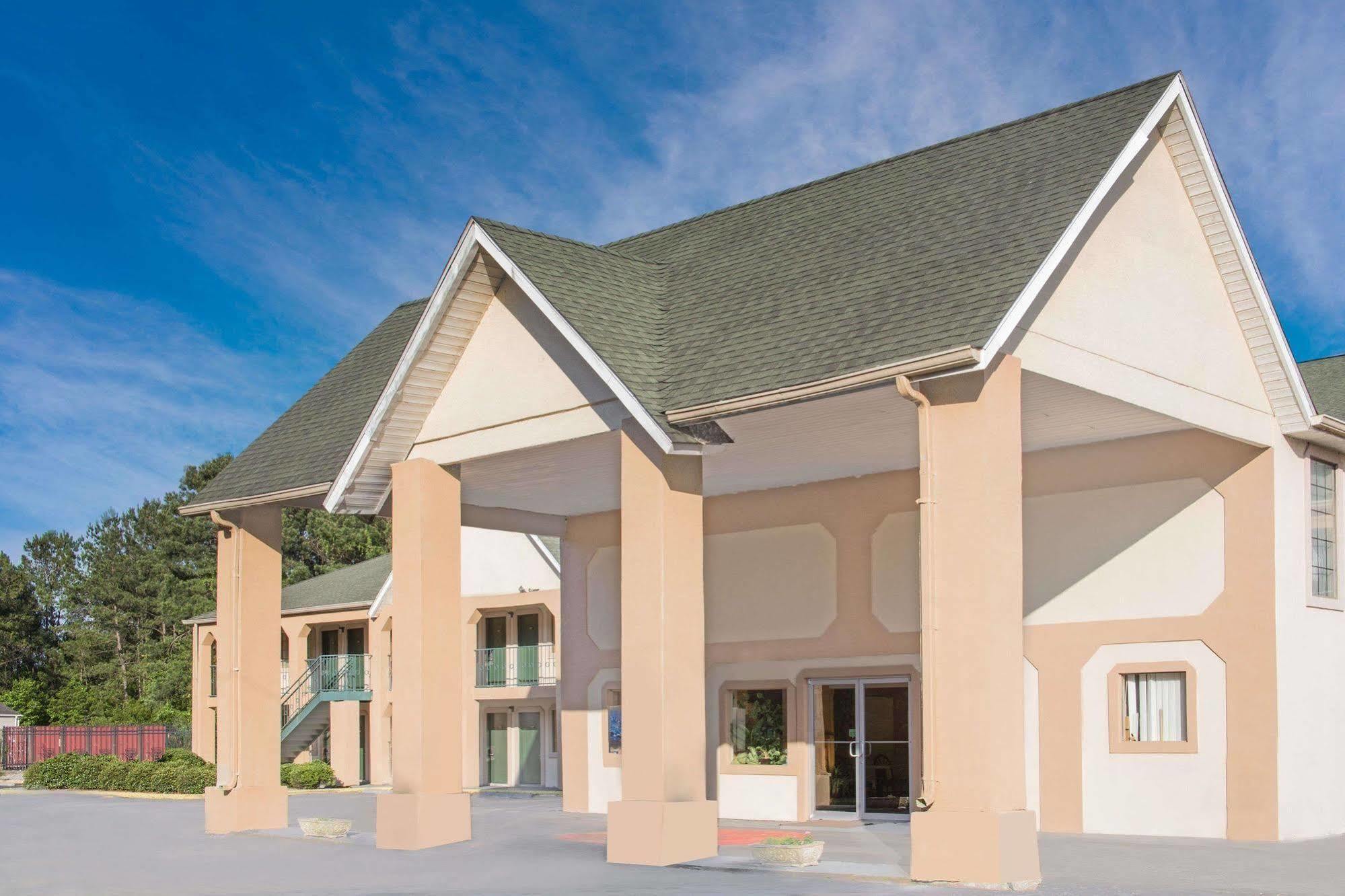 Americas Best Value Inn دارين المظهر الخارجي الصورة
