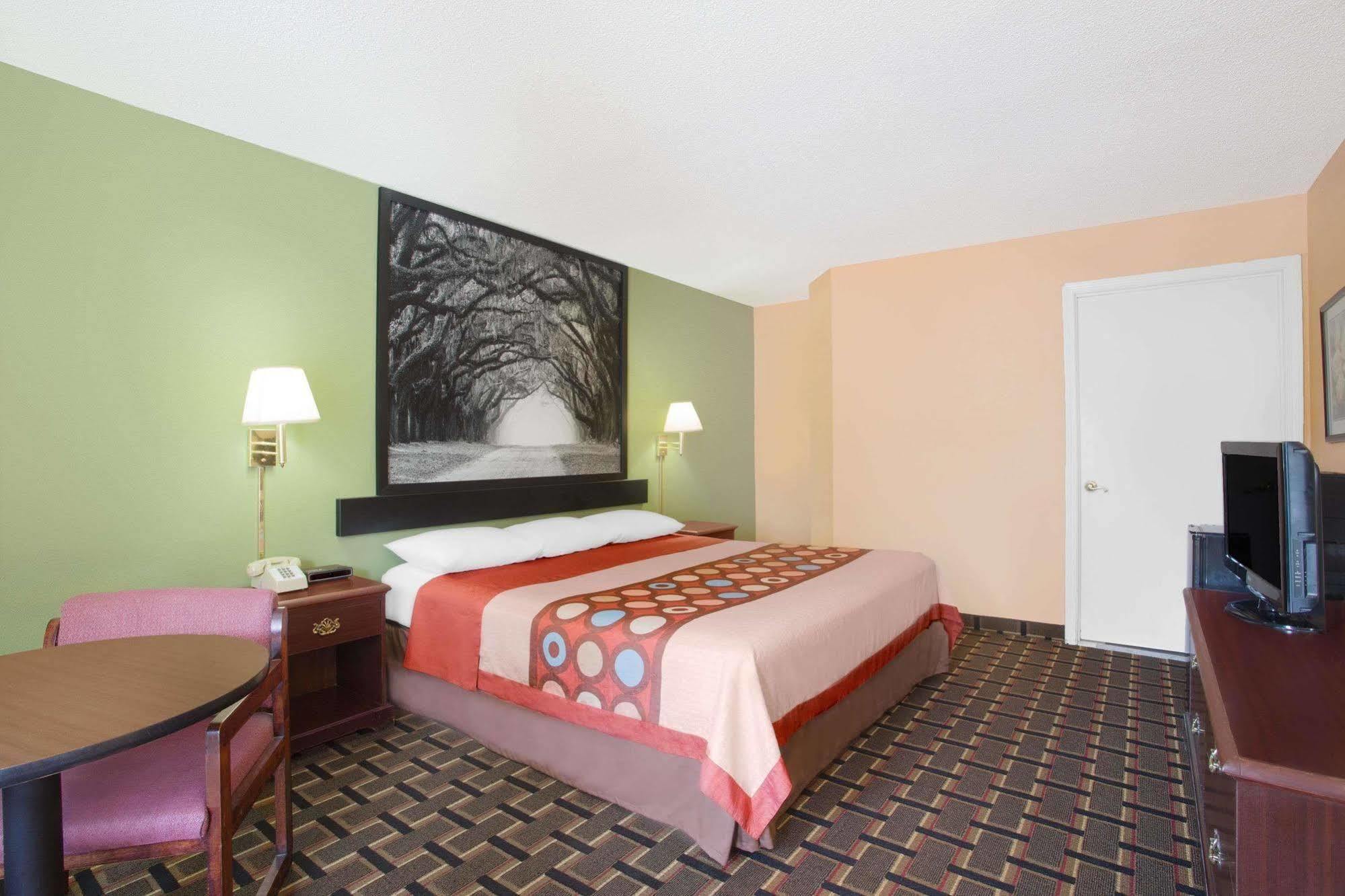 Americas Best Value Inn دارين المظهر الخارجي الصورة