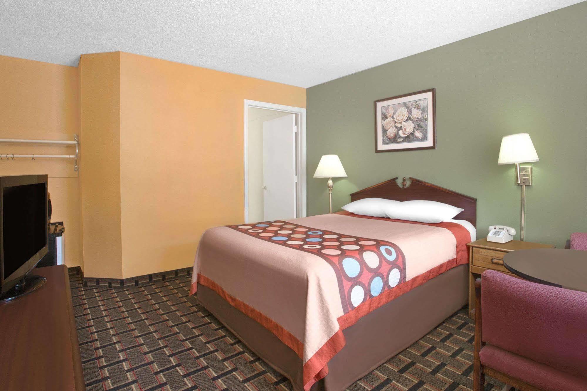 Americas Best Value Inn دارين المظهر الخارجي الصورة