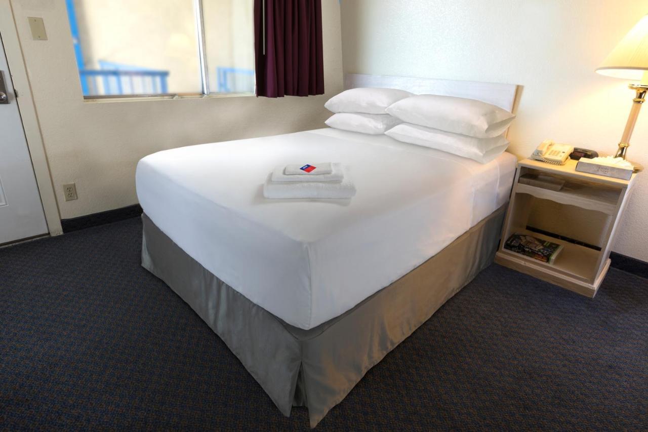 Americas Best Value Inn دارين المظهر الخارجي الصورة