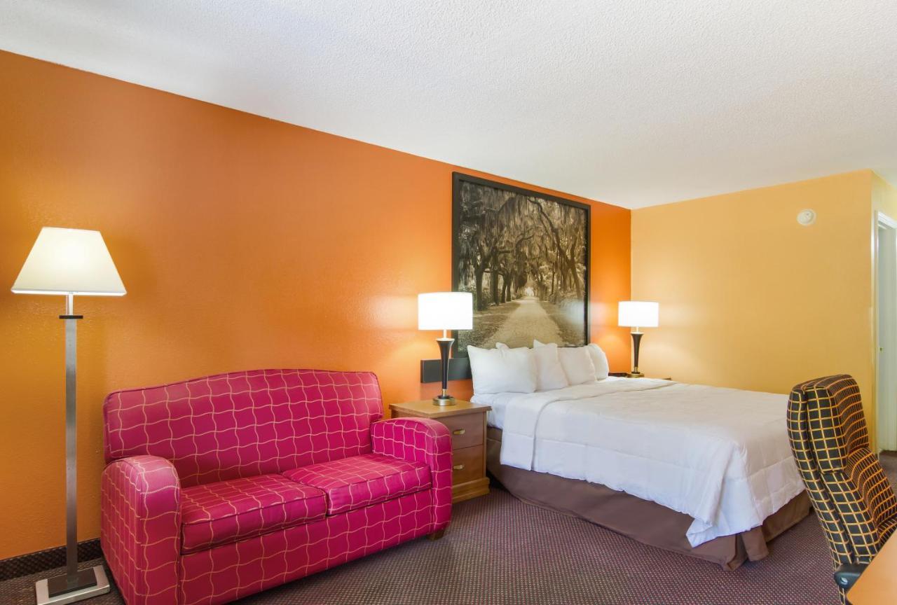 Americas Best Value Inn دارين المظهر الخارجي الصورة
