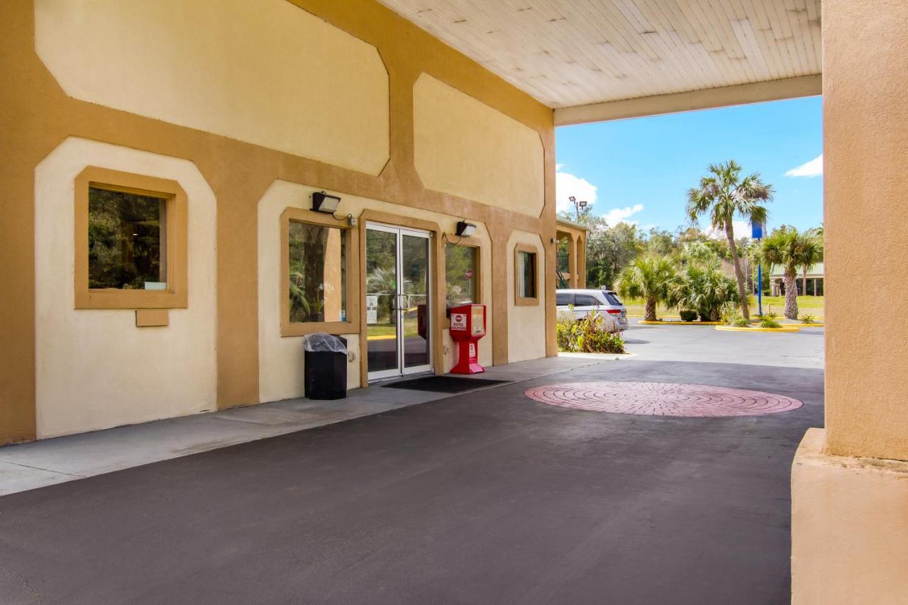 Americas Best Value Inn دارين المظهر الخارجي الصورة