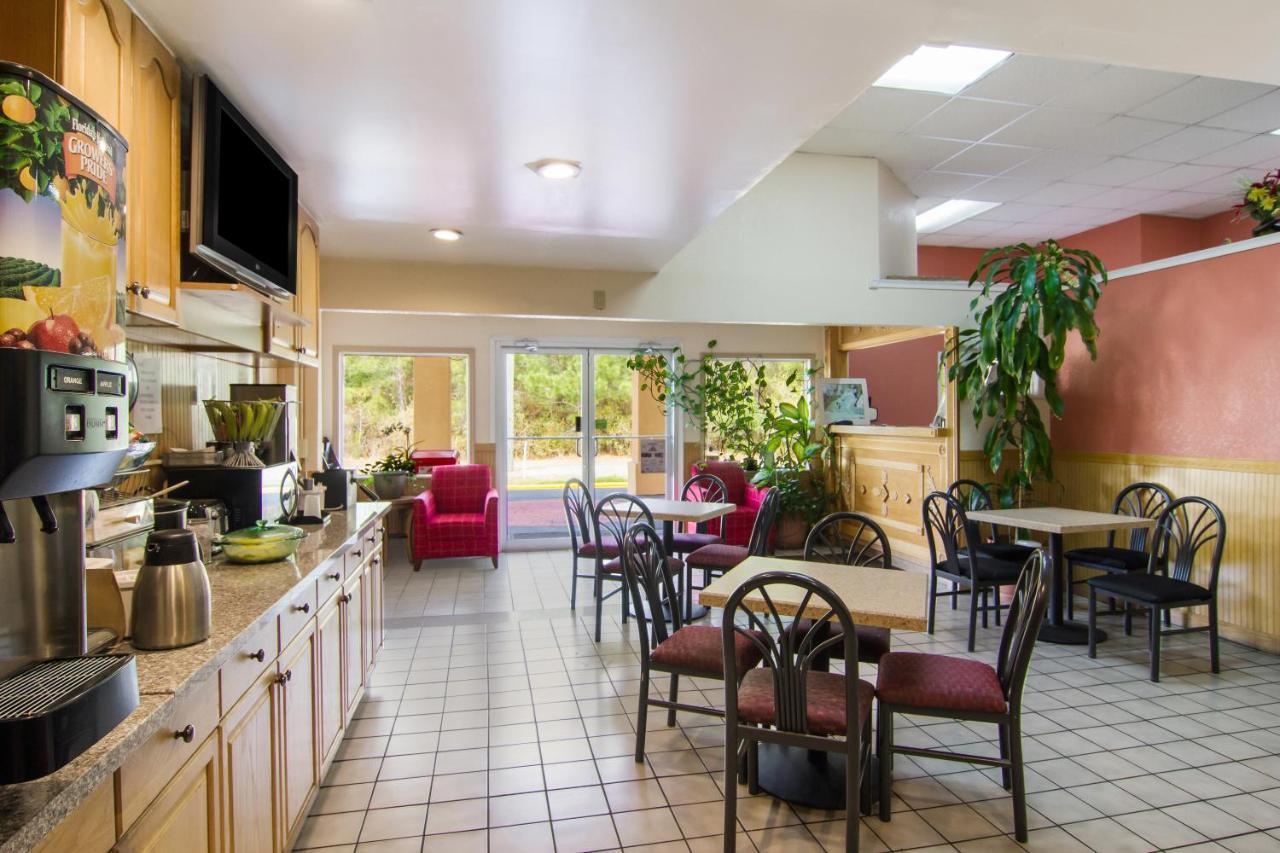 Americas Best Value Inn دارين المظهر الخارجي الصورة