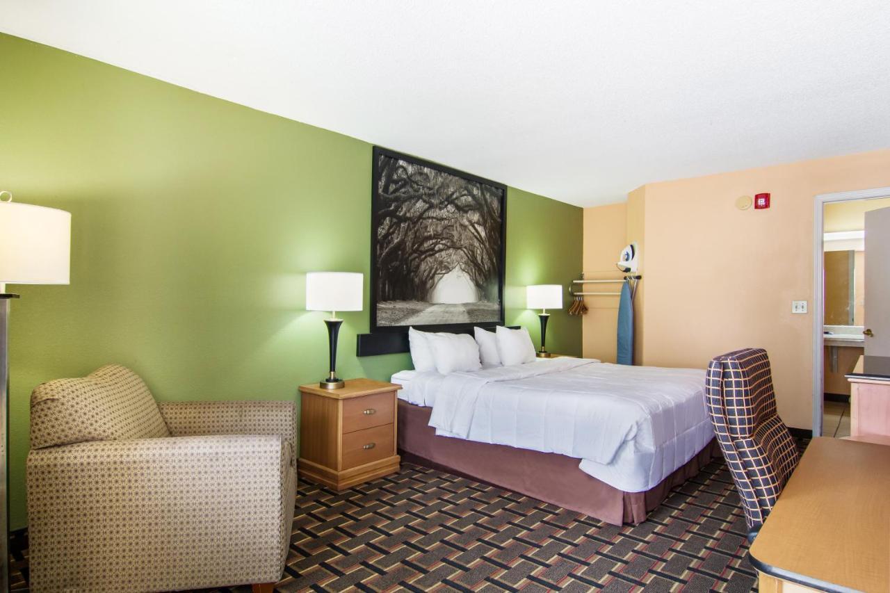 Americas Best Value Inn دارين المظهر الخارجي الصورة