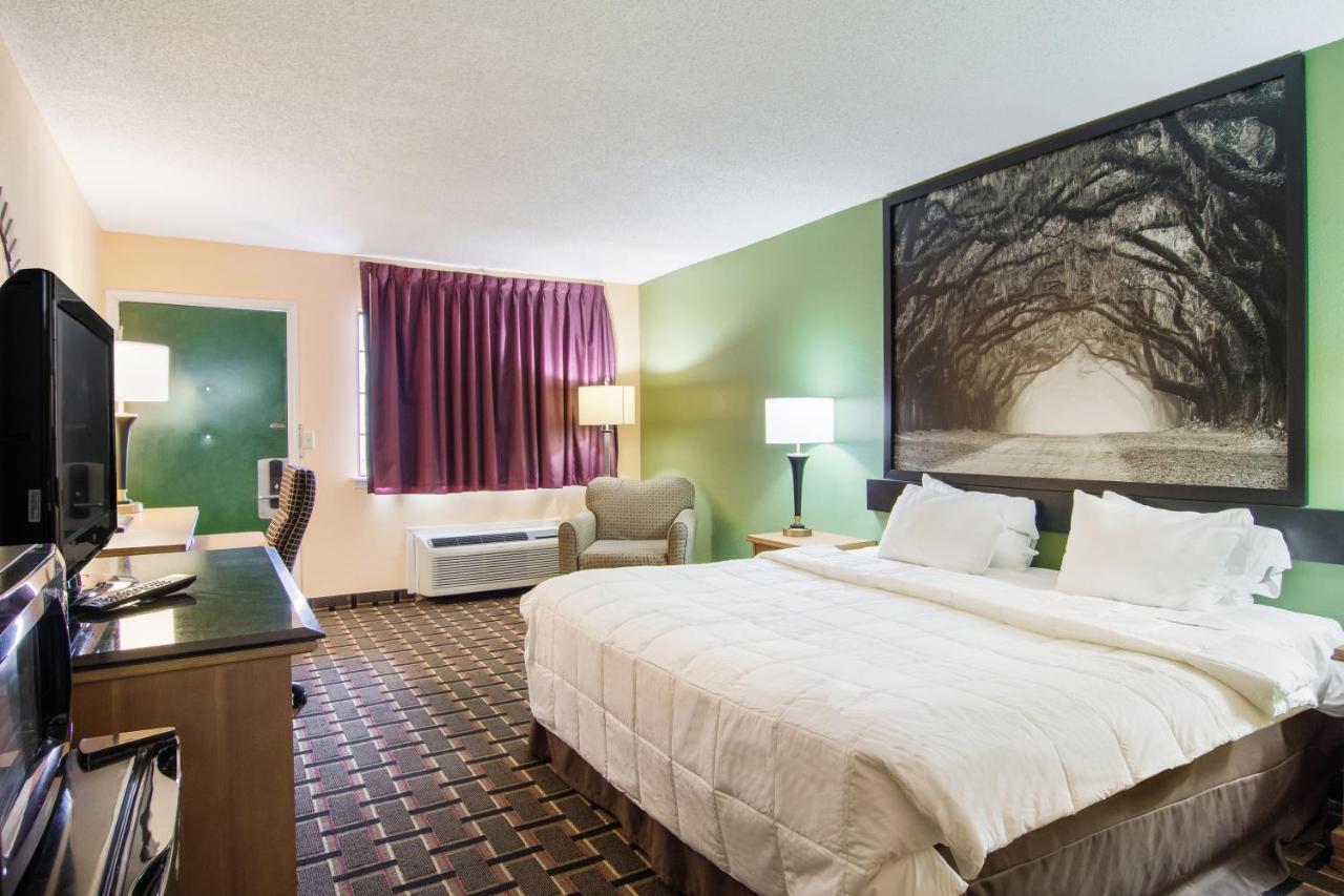 Americas Best Value Inn دارين المظهر الخارجي الصورة