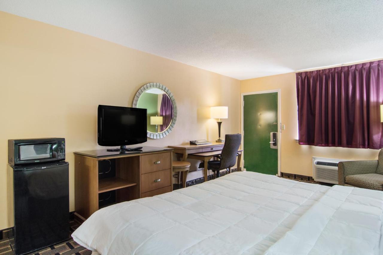 Americas Best Value Inn دارين المظهر الخارجي الصورة